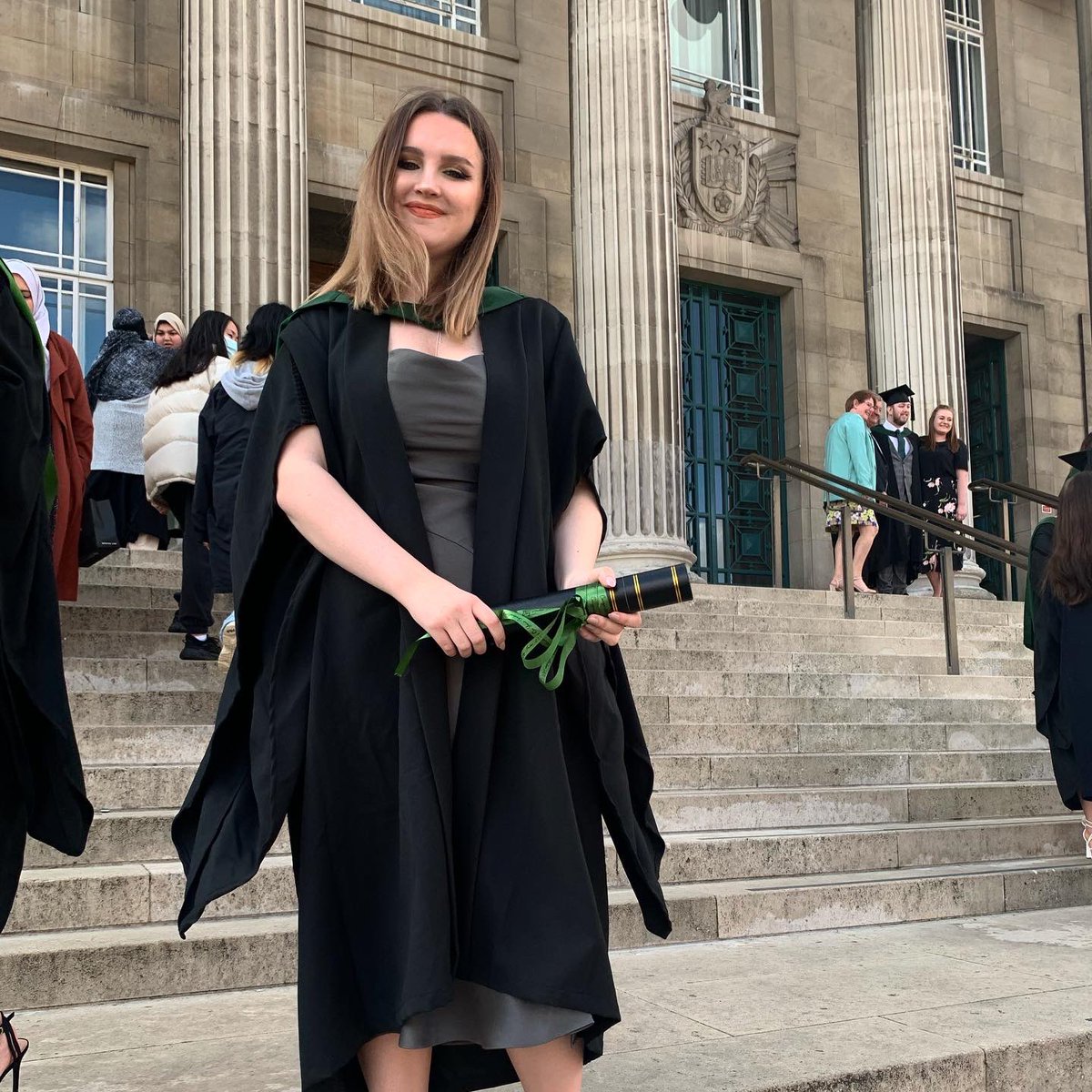 ambrhodess's tweet photo. She’s a scholar 🎓 https://t.co/E5TvcDArFN