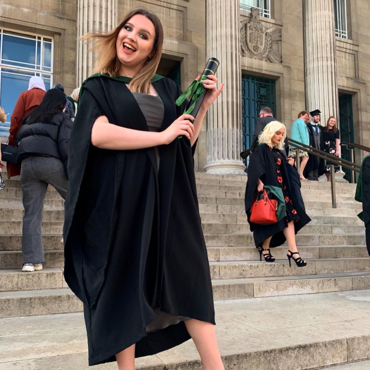 ambrhodess's tweet photo. She’s a scholar 🎓 https://t.co/E5TvcDArFN