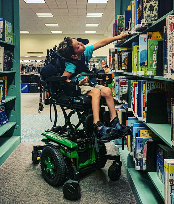 QuantumRehab's tweet photo. We like big books and we cannot lie! 📘 📗📙 😀 #LifeAtiLevel #BooksAtiLevel #Reach #Reading #TakeALookInABook #QuantumRehab https://t.co/JNyeOTL3lf