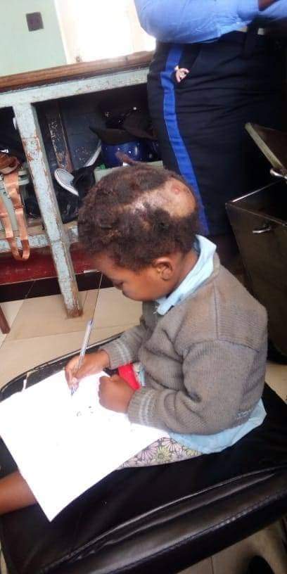 MulundaArchie's tweet photo. Shared as received

This child is at woodlands police station,she was run over by a vehicle last night and was picked by Chris corner, she's answering to the names of Chocho Katebe.please share to help find her guardians.
Contact:0976376845 https://t.co/eZIJurx5Og