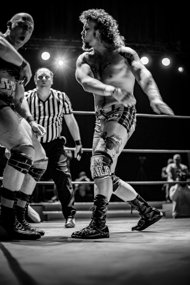 IHWDFW's tweet photo. Some of the action from #xtremecombat 22. @IHWDFW @RidgleaTheater @FWCamera #Shutterslam https://t.co/wsUiq724hs