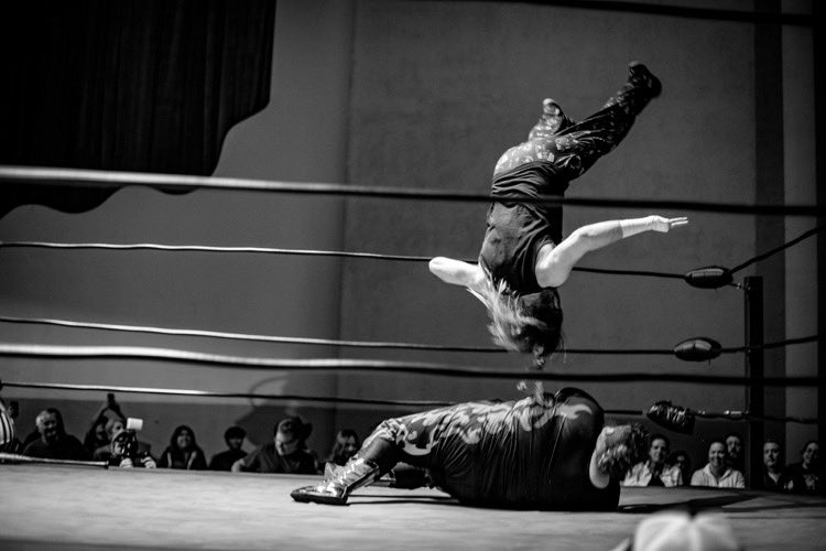 IHWDFW's tweet photo. Some of the action from #xtremecombat 22. @IHWDFW @RidgleaTheater @FWCamera #Shutterslam https://t.co/wsUiq724hs