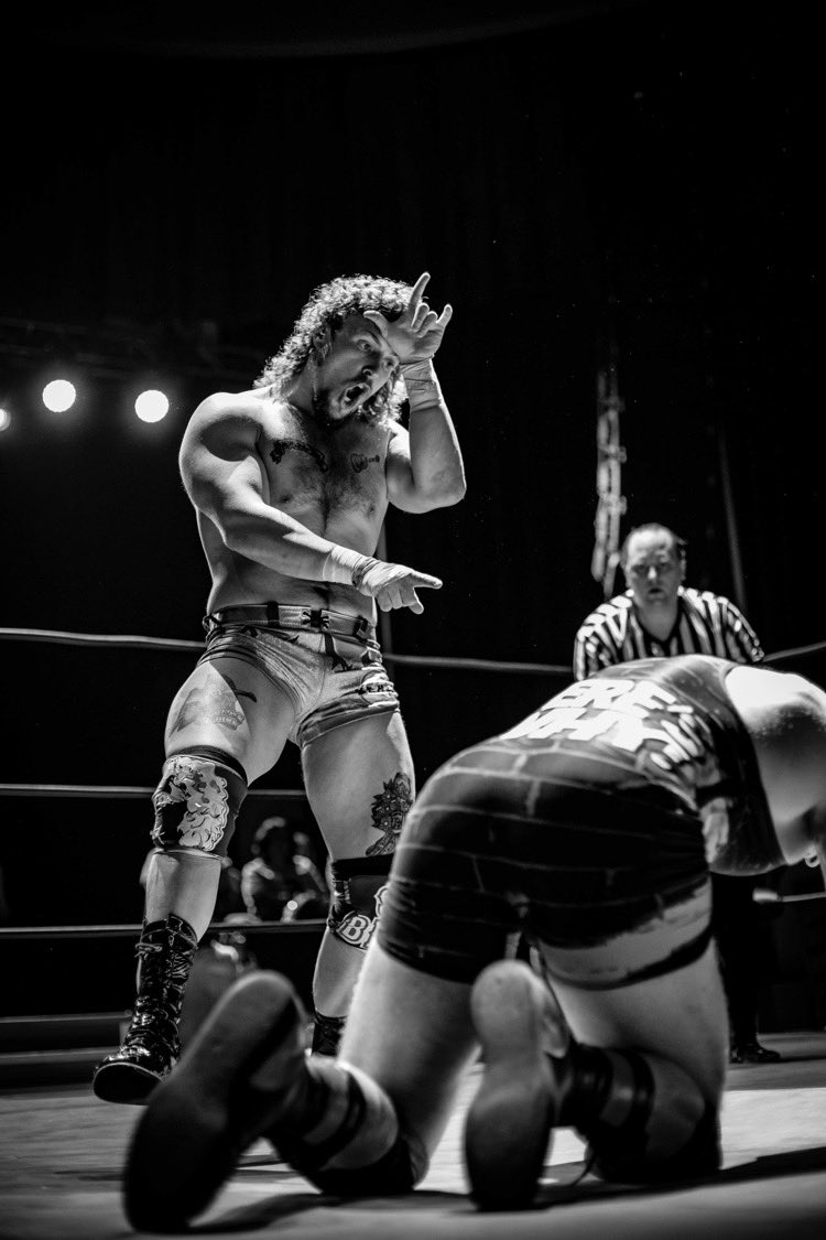 IHWDFW's tweet photo. Some of the action from #xtremecombat 22. @IHWDFW @RidgleaTheater @FWCamera #Shutterslam https://t.co/wsUiq724hs