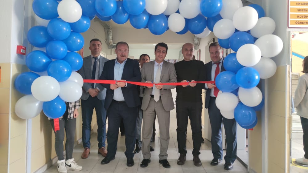 OzkonakHHTAL's tweet photo. Avanos Kaymakamımız Sayın Olgun ÖNER, Nevşehir İL Milli Eğitim Müdürümüz Sayın Memet POLAT, Özkonak Belediye Başkanımız Sayın Abdülkadir MACİT ve Avanos İlçe Milli Eğitim Müdürümüz Sayın Veli SAĞIR yeni Öğretmenler Odası, Kütüphane, Bilim sınıfımızın açılışını yaptılar... https://t.co/jsUmZJD57Q