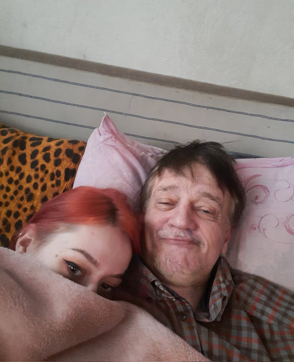 Ultrasugabuga's tweet photo. Снял кралю у падика, она попросила кокру хлеба, а я дал....... Пробуждение после Доната в ста рублей !!! https://t.co/Artplba9eq