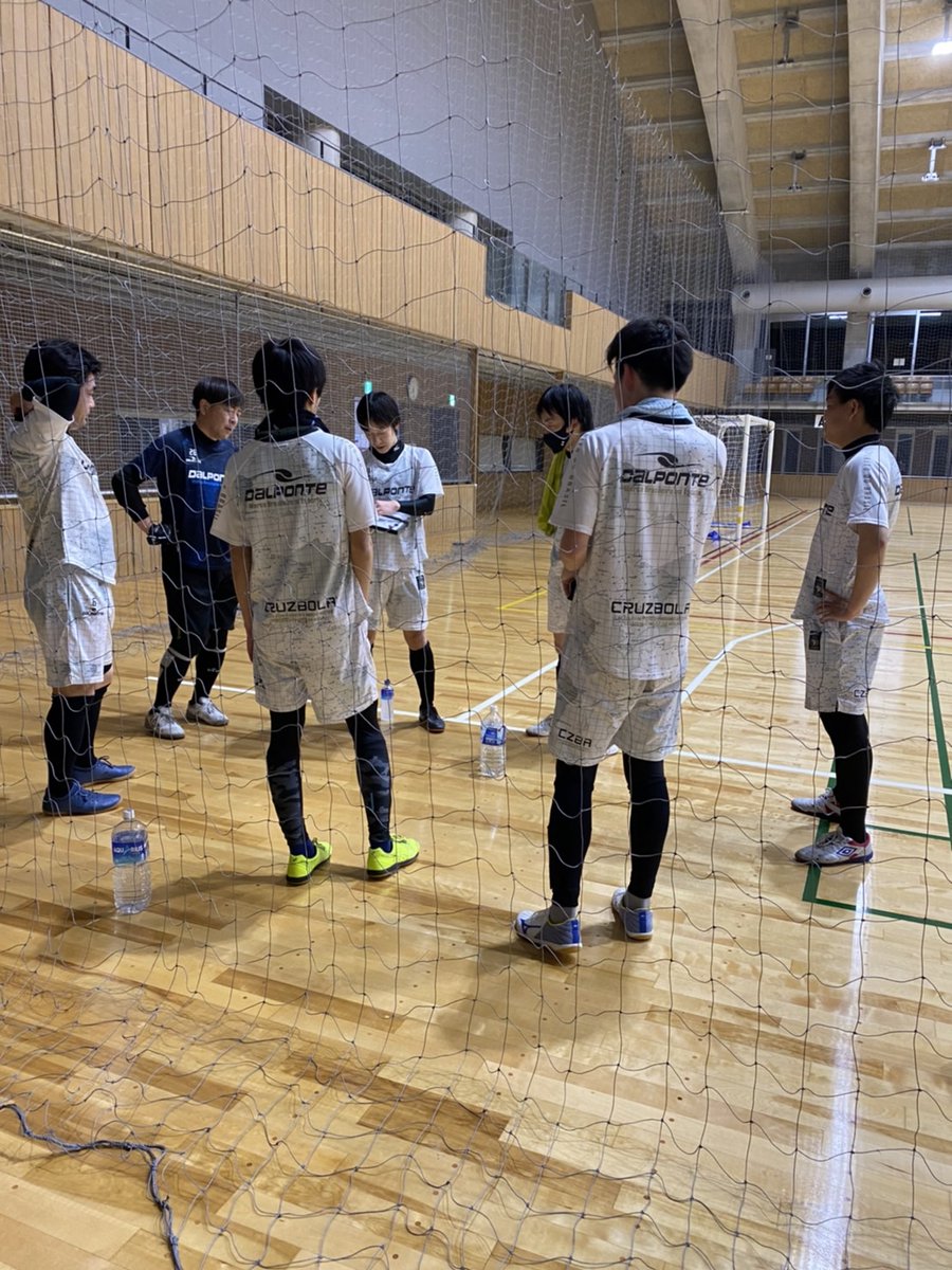 FutsalVendaval's tweet photo. 【練習試合・群馬】
今日はFロッツさんと練習試合でした。
シュートの決定力やディフェンスの寄せなど課題はたくさん。
しかしプラス要素も多く見られました。いっぱいチャレンジしてミスすることを恐れずにプレーする場面も多かったですね。
体育館確保や運営などFロッツさんありがとうございました！ https://t.co/M2lzQLsJW4