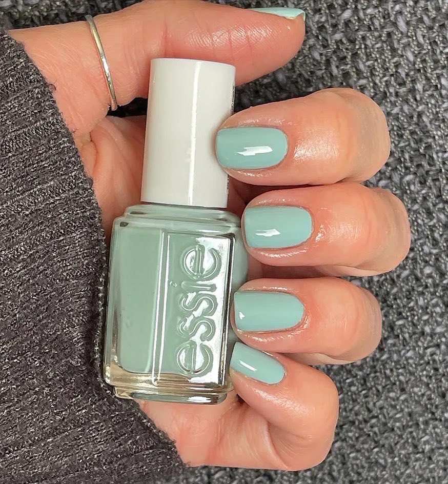 essie's tweet photo. we can’t get enough of our new spring hero shade #flightoffantasy 🦋 by @gimmeallthatpolish https://t.co/1IUJUbuv6J
