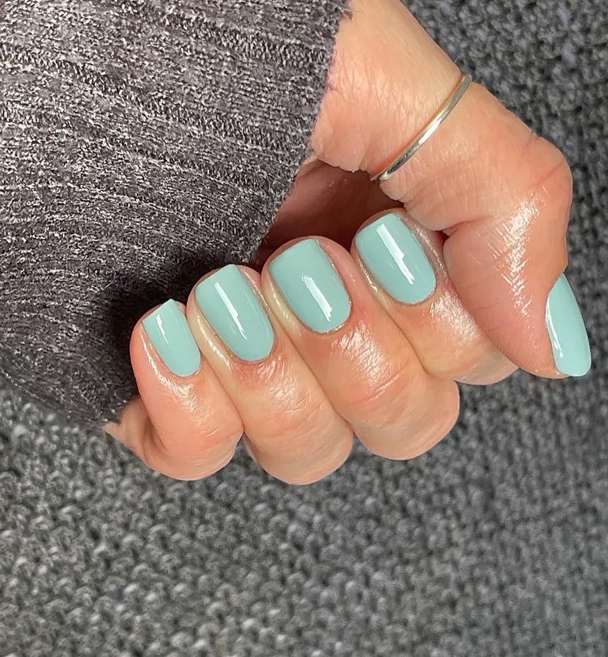 essie's tweet photo. we can’t get enough of our new spring hero shade #flightoffantasy 🦋 by @gimmeallthatpolish https://t.co/1IUJUbuv6J
