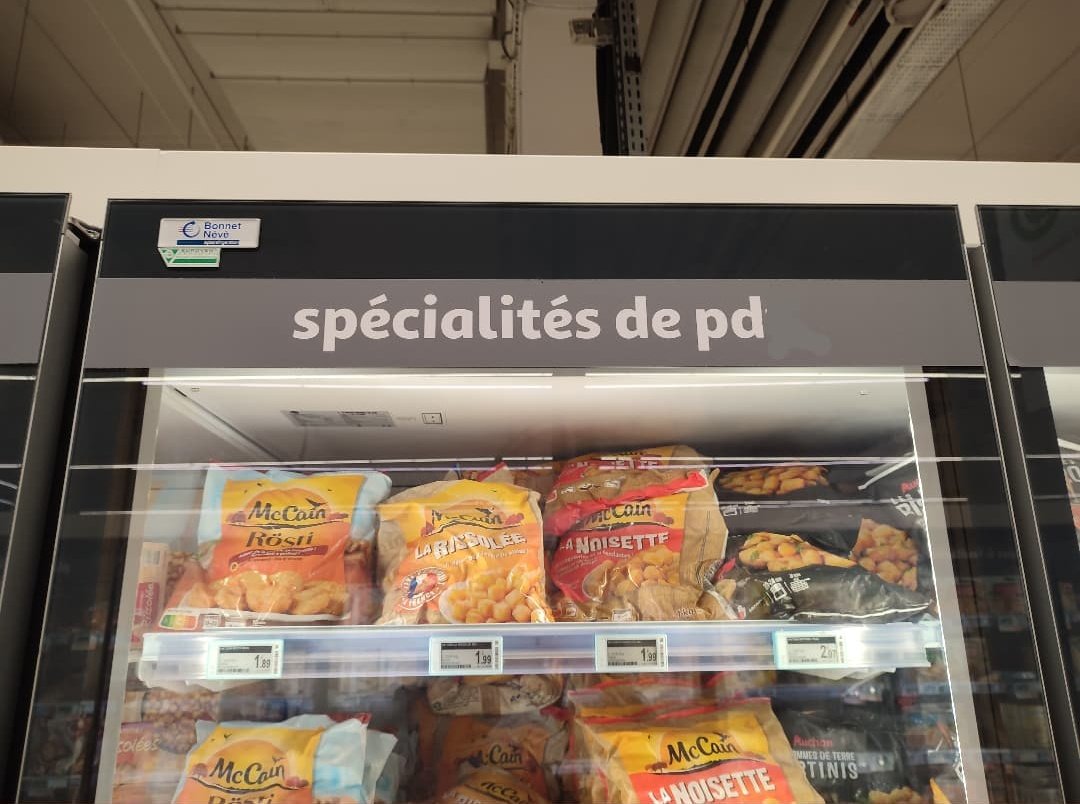 Alosyvs's tweet photo. Je faisais mes courses quand je suis tombé sur un rayon familier https://t.co/Nzbq3SCFj6