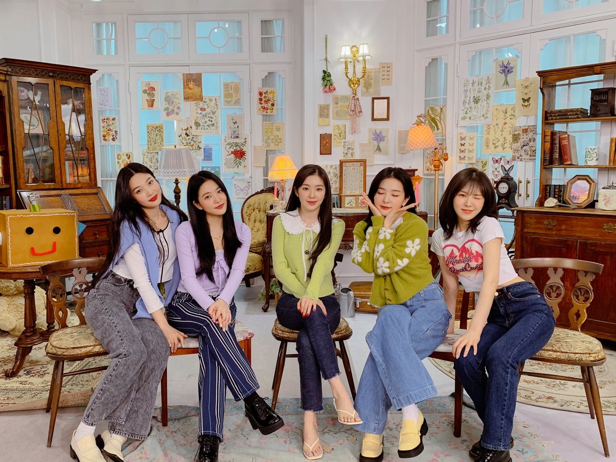 Wintretide's tweet photo. Mission accomplished!
Red Velvet are coming to #HelpReVe. It was another fun schedule of this comeback season, hope you like the content we served. https://t.co/1vsuPMFuXB