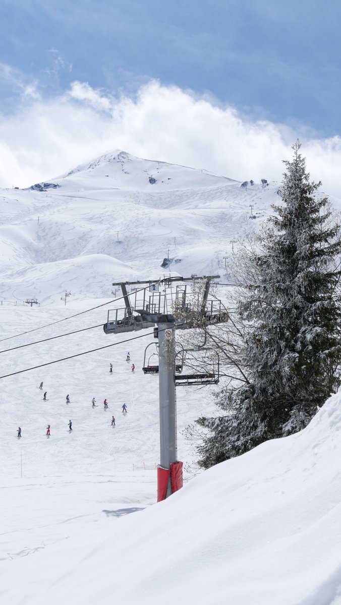 Ce dimanche 3 avril promet d'être bijoux 🤌
80 cm de neige fraîche et un soleil en feu🔥
 Qui sera avec nous? 🙋‍♂️🙋‍♀️

#cethiverjeski #skiconditions <a href="/Meteo_Pyrenees/">Météo Pyrénées</a> <a href="/npyski/">N'PY ⛷</a> <a href="/infonieve/">infonieve.es</a> <a href="/meteomedia/">meteomedia</a> <a href="/pyreneige_fr/">pyreneige</a> <a href="/FranceMontagnes/">francemontagnes</a> <a href="/Pirineos2valles/">Pyrenees 2 Vallees</a>