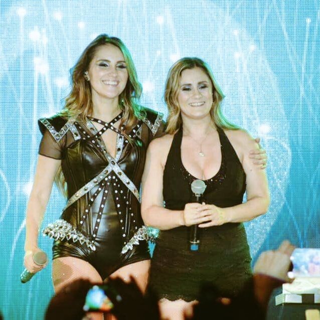 dmstreams's tweet photo. Há 05 anos atrás, @DulceMaria iniciava o #DMWorldTour no Brasil, começando pela cidade do Rio de Janeiro. 
Além de looks e voz impecável, o show também contou com @BlancaIreriES e juntas elas cantaram "Te Quedarás". ❤️❤️

Você estava presente? Conta aqui pra gente! 👇🏼🥰 https://t.co/D6NHbB7cj9