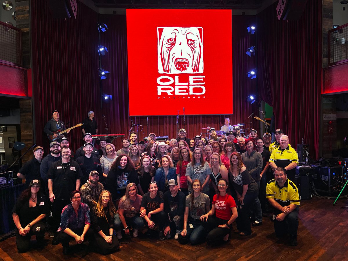 OleRed's tweet photo. Goin' into the weekend with the best staff out there! 🐾 

During @blakeshelton's visits to Ole Red Orlando and Gatlinburg, some of our staff got to see the boss before his performances to kick off #SpringBlake! https://t.co/Hb0fQ42TmE