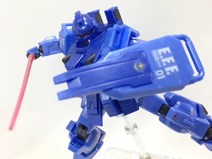 ガンダムベース限定ブルーディスティニー1号機グロスインジェクション版 通常版より明るい印象ですね 