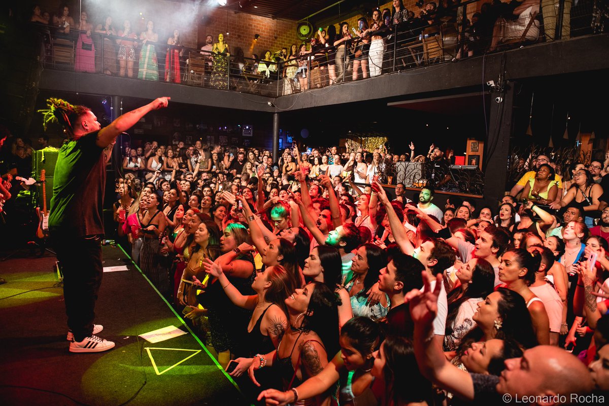 bandamaneva's tweet photo. Vem pro abraço que hoje é dia de show em #LavrasNovas 🙌🏽 Cadê a galera de #MG que vai estar com a gente hoje? 🤩 #maneva #reggae https://t.co/0UojdcObrp