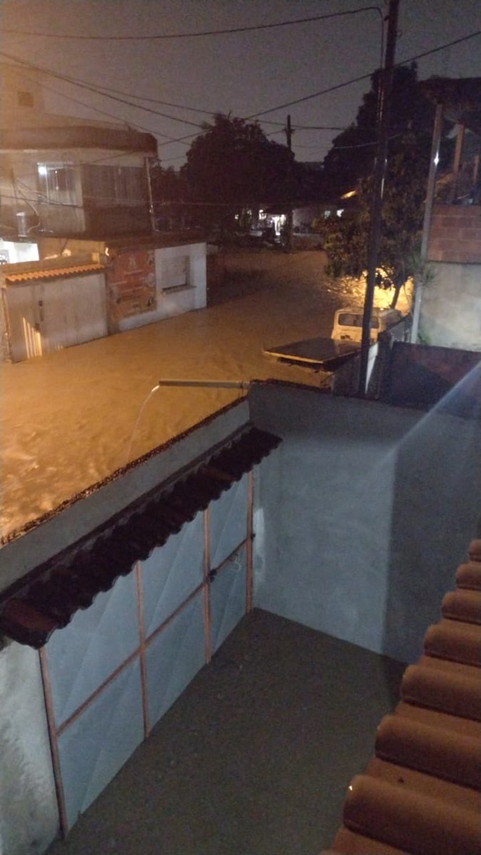 XracingB's tweet photo. Nova Iguaçu inteira esta em alerta máximo. https://t.co/JE4tllAszc