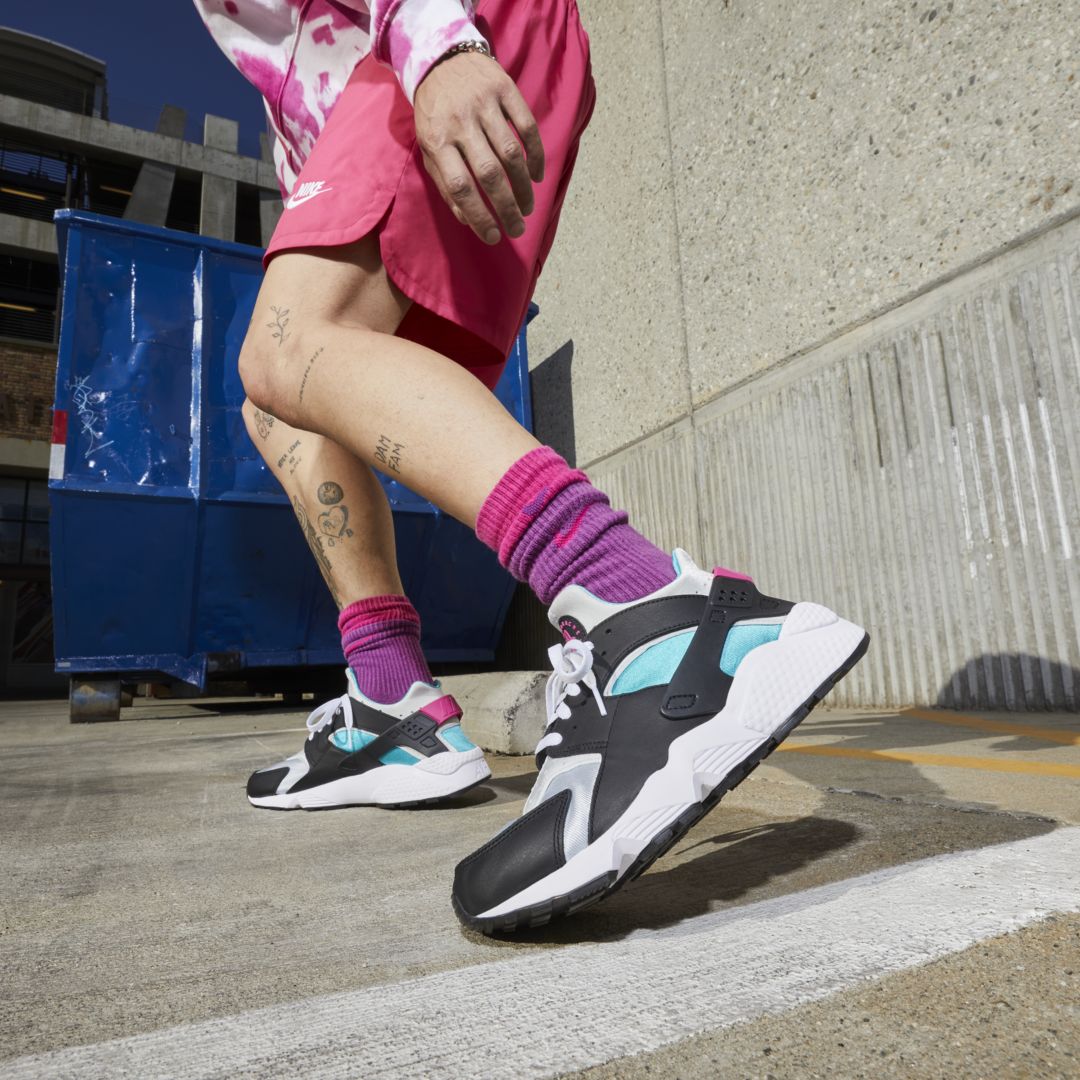 J23app's tweet photo. NEW: Nike Air Huarache "Black/Lethal Pink" on @nikestore

Link -> https://t.co/GOWxeGqQ8k https://t.co/LHodIPfzFl