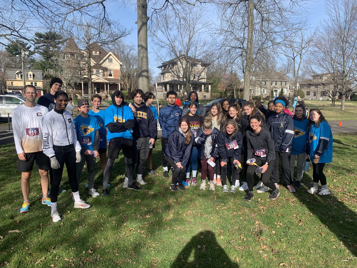 Great morning for a 5k! Thank you Hall of Fame for all that you do for our athletes!! <a href="/Colls_HS/">Collingswood High School</a> 💙💛
