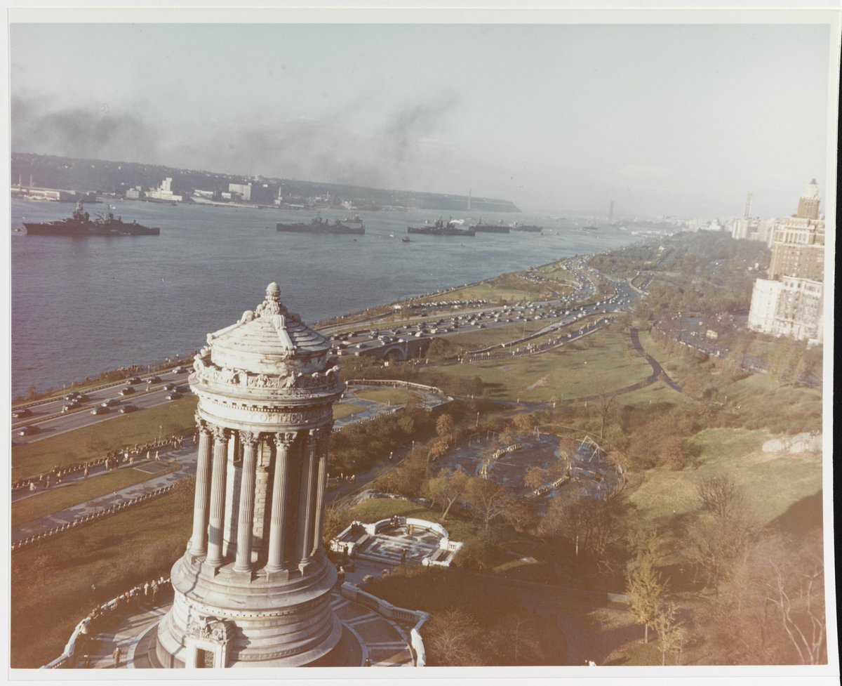 Rich_Ships's tweet photo. 🇺🇸Navy Day Fleet Review, New York Harbor, 27-Oct-1945
Ships (L to R)
🇺🇸CA-31 USS AUGUSTA
🇺🇸CL-47 USS BOISE
🇺🇸CA-74 USS COLUMBUS
🇺🇸CVL-26 USS MONTEREY
80-G-K-16473 original color
#CA31 #CL47 #CA74 #CVL26 #WW2 #NavalHistory https://t.co/EI8th2WSqV