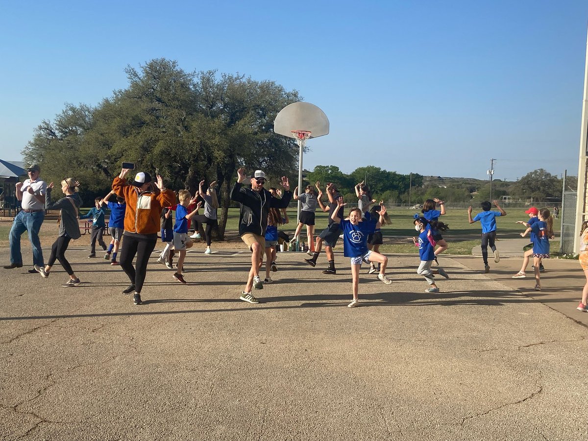 DSE_Essentials's tweet photo. 3rd-5th grade Field Day - part 4 #beDSE @marie_rogers08 @CoachLSchlicke @HarkriderKim https://t.co/86EA8lwF9S