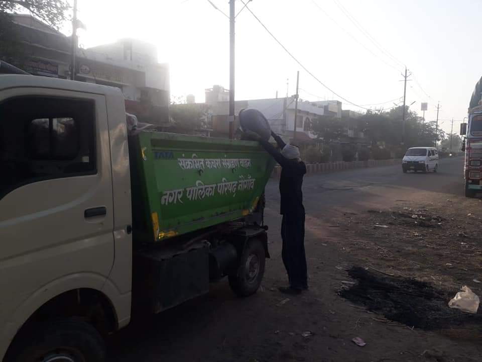 PROJSChhatarpur's tweet photo. जिले में त्योहारों के मद्देनजर धार्मिक स्थलों एवं आसपास के क्षेत्रों में चलाया जा स्वच्छता अभियान
-
कलेक्टर श्री @grsandeepias के निर्देशन में त्योहारों को देखते हुए जिले के धार्मिक स्थलों एवं आसपास के क्षेत्र में स्वच्छता अभियान चलाया जा रहा है।
@mpurbandeptt
#CleanChhatarpur https://t.co/0goJMkgthS