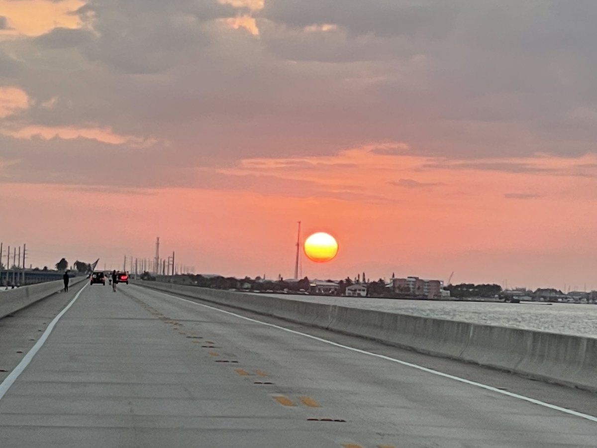 KeysFCU's tweet image. Congratulations to all the @7 Mile Bridge Runners this morning! It was Keys FCU's pleasure to sponsor this year's race and host the water, music and motivation station at MM5! Cheers to the very last runner. See you next year! #LocalsHelpingLocals #beatthebus #7MBR #banklocal