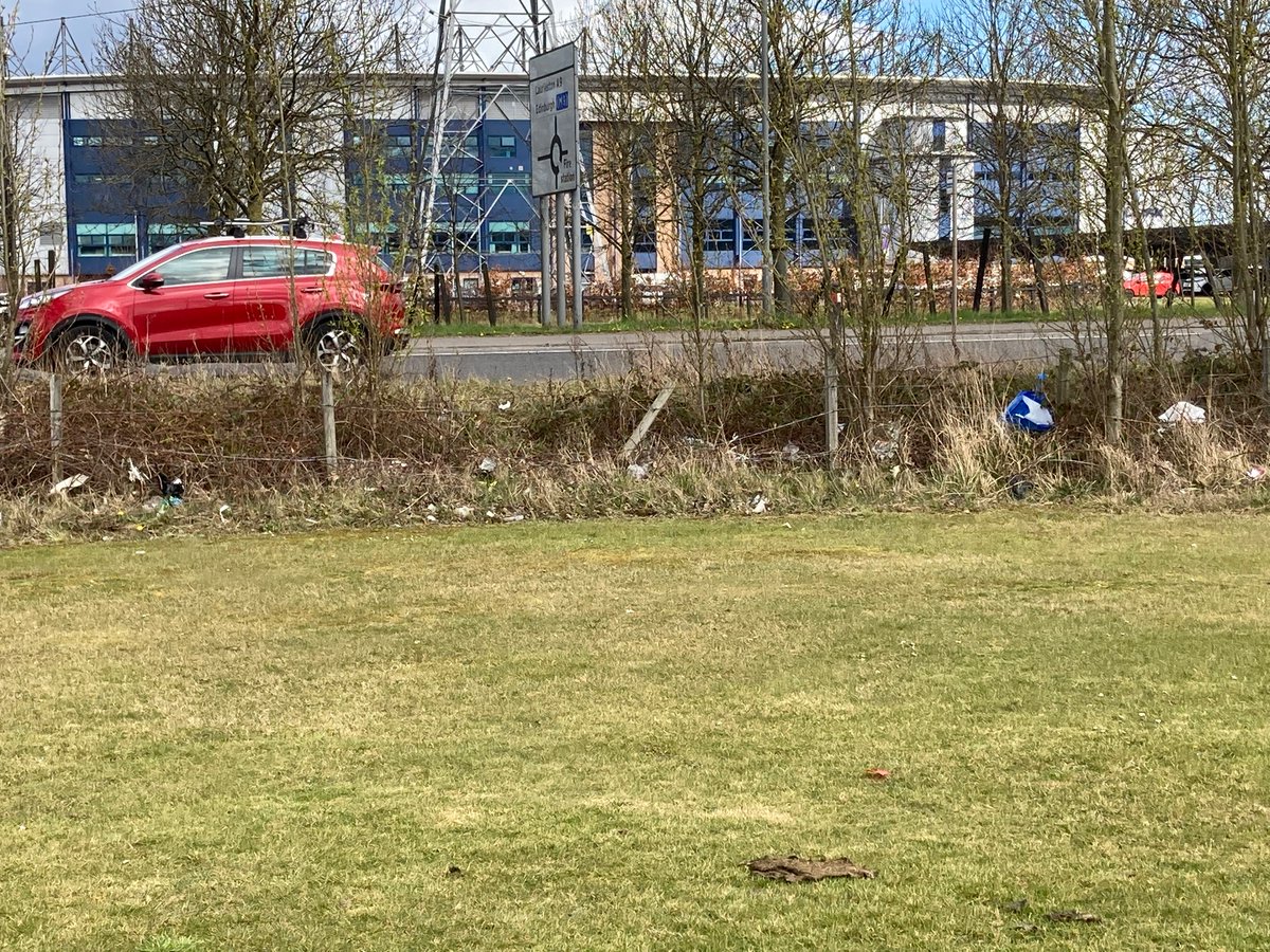 FalkirkFilthy's tweet image. Hey @FalkirkFilthy @falkirkcouncil @HelixFalkirk @jamesbundy 

The main road from Falkirk to @HelixFalkirk is still an embarrassment.

You have the cheek to increase the council tax.