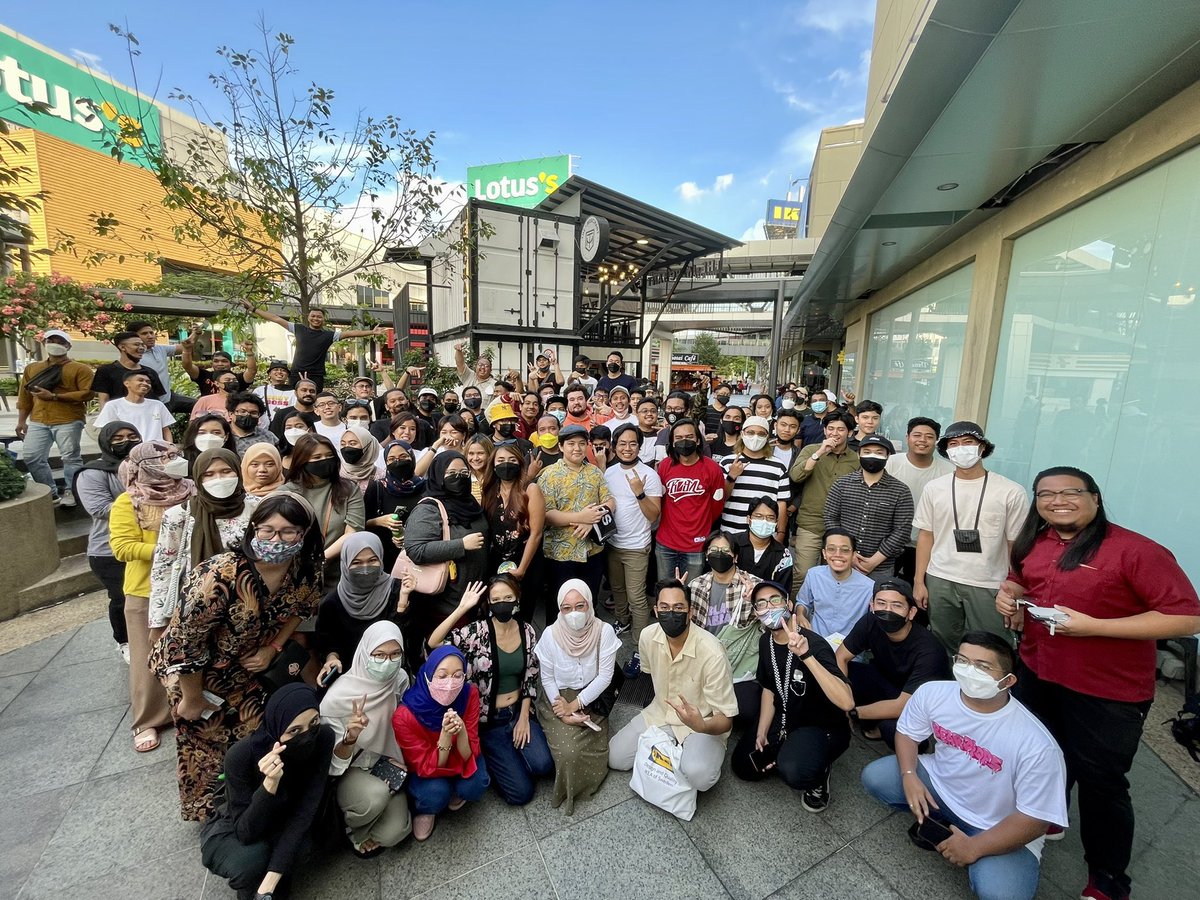 Mom look, new fwens 🙈☺️ 

Twas a good community gathering at <a href="/themerchantlwa/">The Merchant</a> ☕️

Thank you everyone especially <a href="/GamerPunks_NFT/">Gamer Punks</a> @RoachPunks <a href="/babybossnft/">Baby Boss 👶</a> for hosting the event! 🔥 had an awesome experience, and looking forward for the next one 🫣