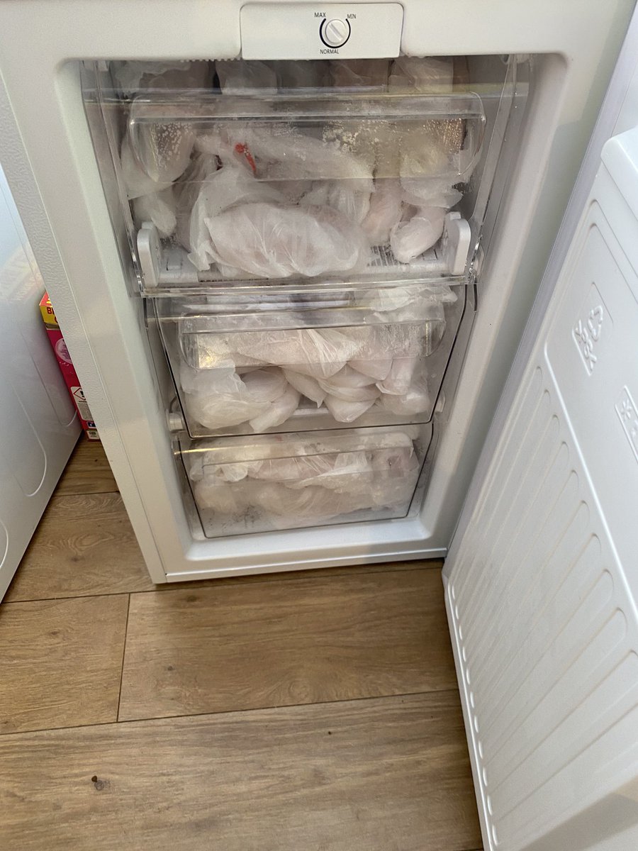 EHH_Leeds's tweet photo. A brilliant donation of 200 fresh sausages from Firths Traditional Quality Butchers. 

These will make a fab addition to our Easter Holidays food parcels :) https://t.co/rBcTjlttP5