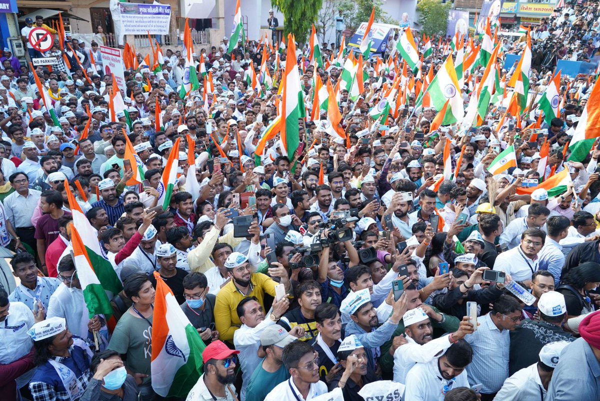 AamAadmiParty's tweet photo. आम आदमी के "इन्क़लाब" को कौन रोकेगा?
गुजरात में जो आ रहा है "बदलाव", उसे कौन रोकेगा?

#AAPGujaratTirangaYatra https://t.co/uZzT1BZkLR