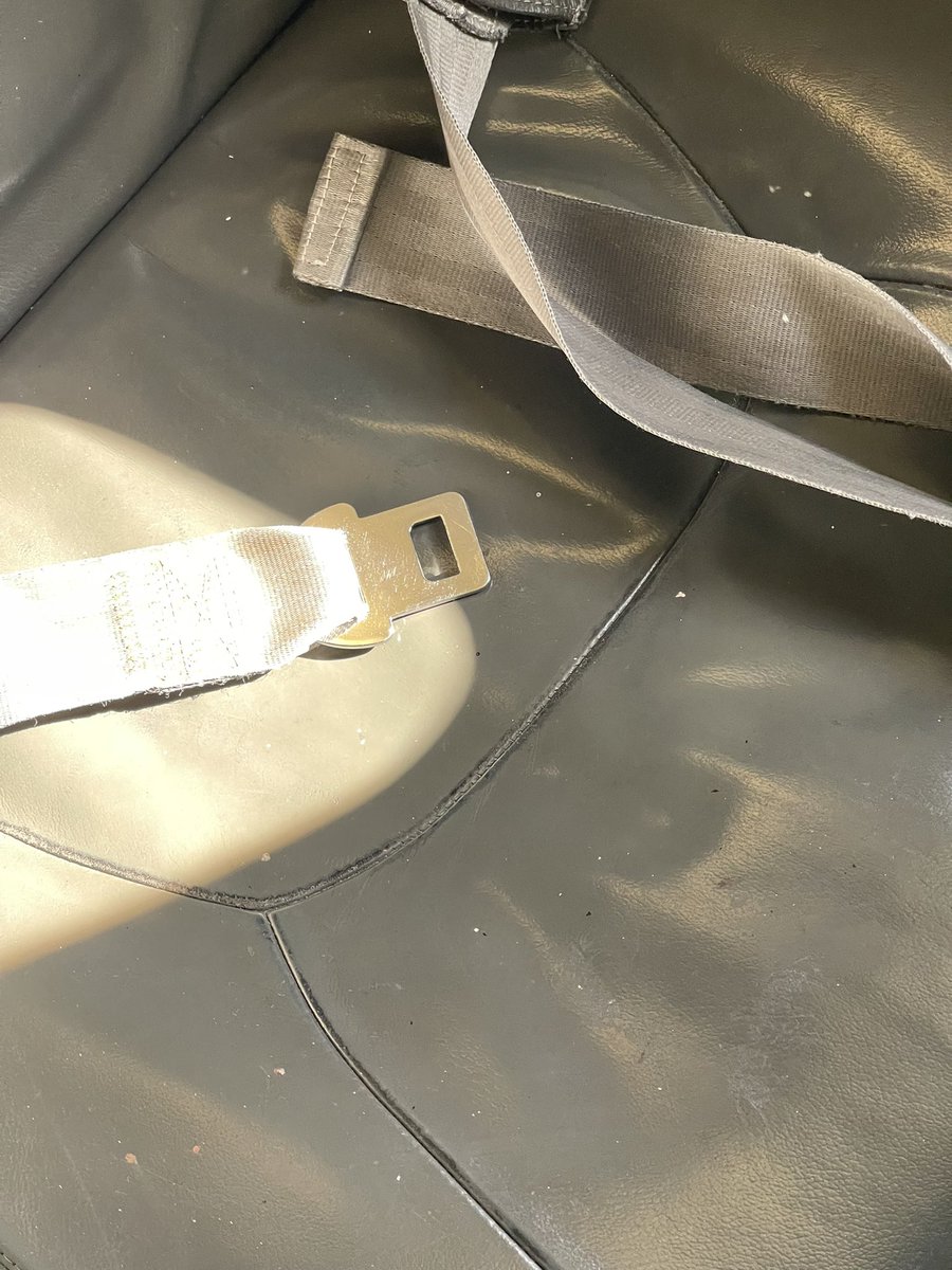 Isyoucrazy's tweet photo. @AmericanAir    And to top it off. Look at the filthy seat in first https://t.co/OOfTW3gwZO