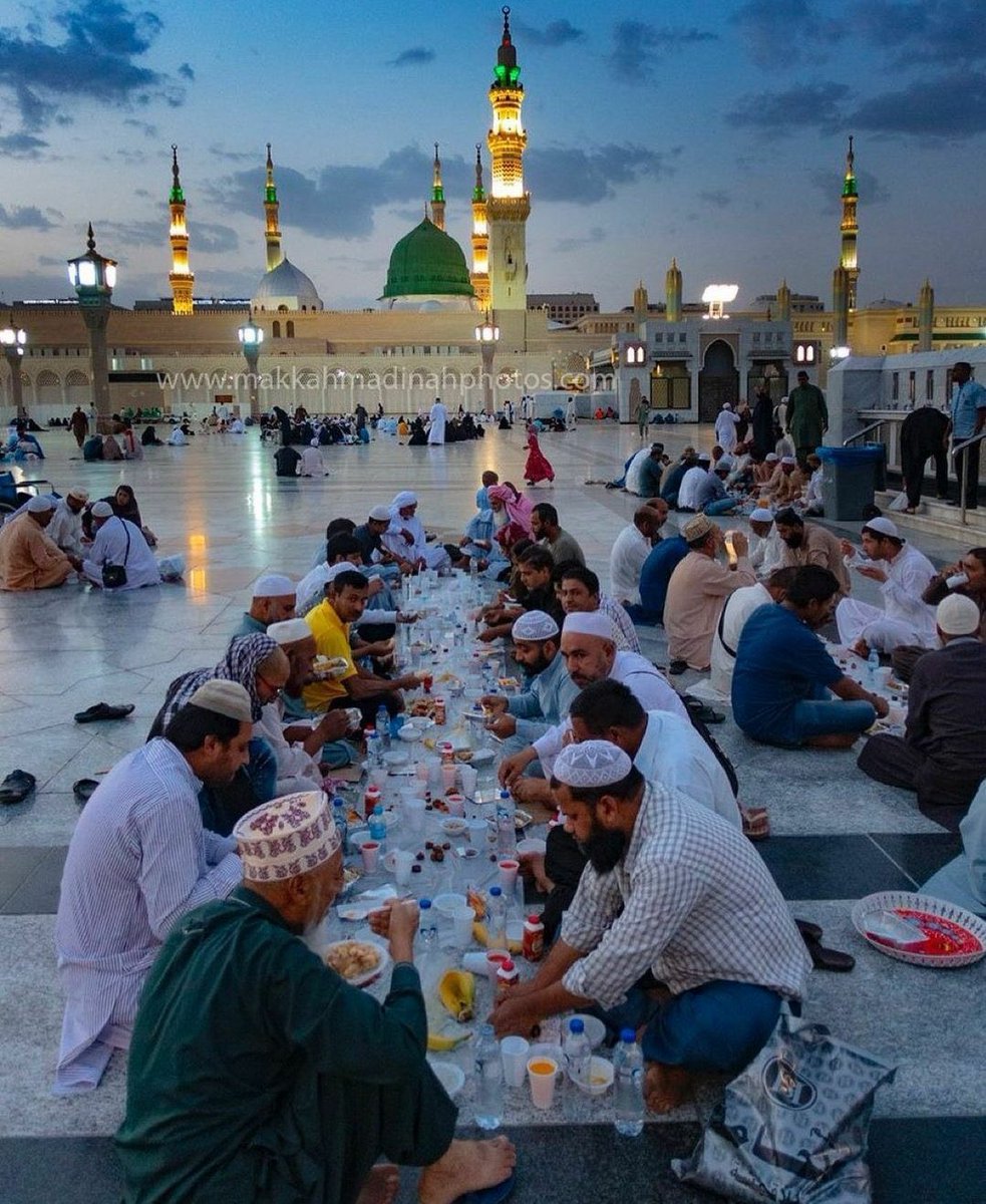 AdvocateAtifur's tweet photo. #RamadanMubarak 

The moon is sighted in India

This is the first ramdan without my father.. He left us in September. Please pray for the magfirat of the soul of my father. https://t.co/jLfqEbPEJF