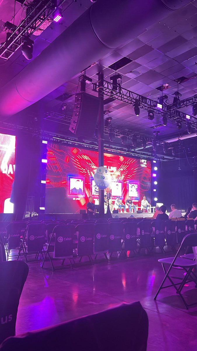 salmataury's tweet photo. Miami NFT conference 🙌🏻 https://t.co/zxjuD325Jk