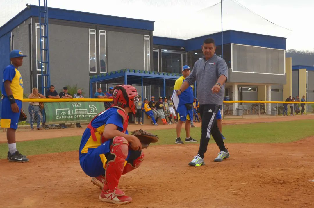 4proacademy's tweet photo. Nuestro presidente está en casa🏟️⚡⚾🔥💪
@YASSERMENDEZ CEO de #4pro llegando y evaluando junto a todo su equipo de scouts a los futuros prospectos que integrarán la compañía más exitosa de #latinoamerica a nivel de #academias #4proacademy 🔥⚾🙌 #tryout #interno https://t.co/LPv1bRxXcl