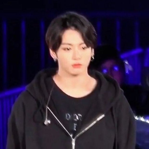 Tiny_twt7's tweet photo. @Her_Lobster97 @BTS_twt انقدر غرق رقصیدنش شدم که یادم رفت با کسی تصورش کنم https://t.co/9RcugGFUON