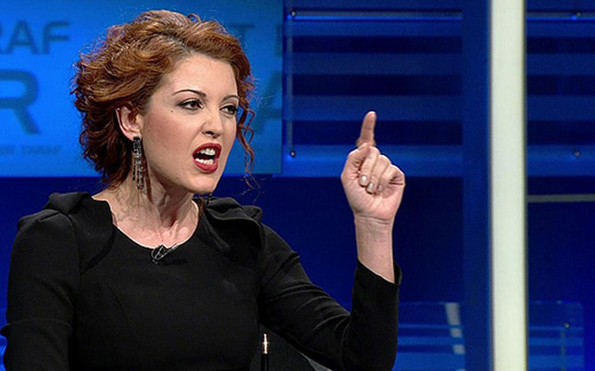 OpDrBilgehan's tweet photo. Derli toplu, güzel bir hanımefendi. Mata Hari.
Gözümüzün önünde; zamanı geldi PKK'cı oldu, zamanı geldi Fettuhlahçı oldu, zamanında TSK, TET, MİT düşmanı oldu. Şimdi de Rusya- ABD savaşında ABD sözcüsü.
Kim bu arkadaş? Arkasında kim ve hangi güçler var? Bilgisi olan var mı? https://t.co/x7UobAsiCV
