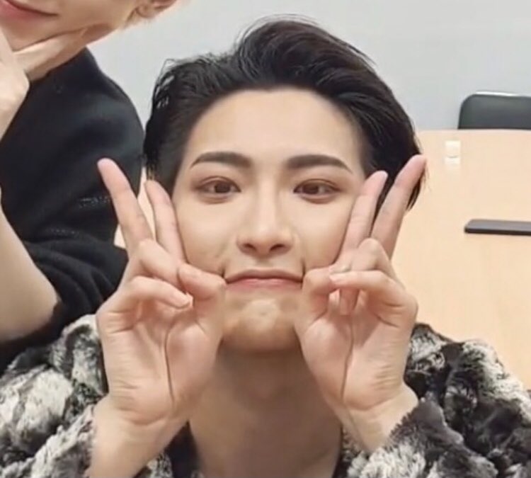Honghwalover's tweet photo. Thank you for the memories 🫶🏻
I love you Seonghwa 🖤
Brightest Star Seonghwa
#BrightStarSeonghwaDay #우리의_별_성화야_생일축하해
#ATEEZ #에이티즈 #성화 #SEONGHWA @ATEEZofficial https://t.co/3bqT0nDNLQ