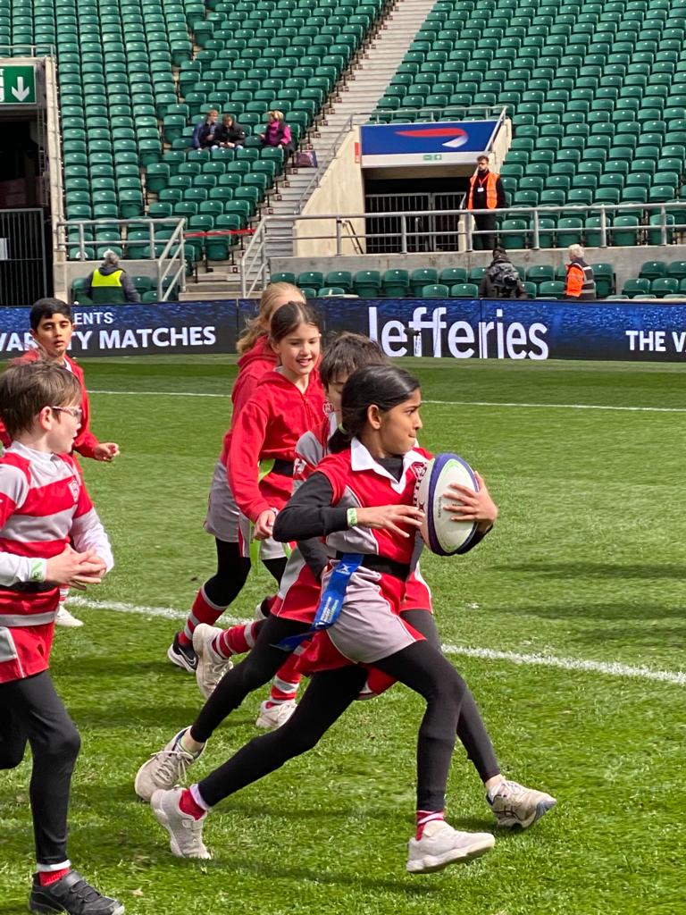 MrsPacheBHS's tweet photo. What an an amazing experience for our rugby superstars! @Broomfield_HS #VarsityMatches @Twickenhamstad @DukesEducation @ISAsportUK https://t.co/vfvqercM98