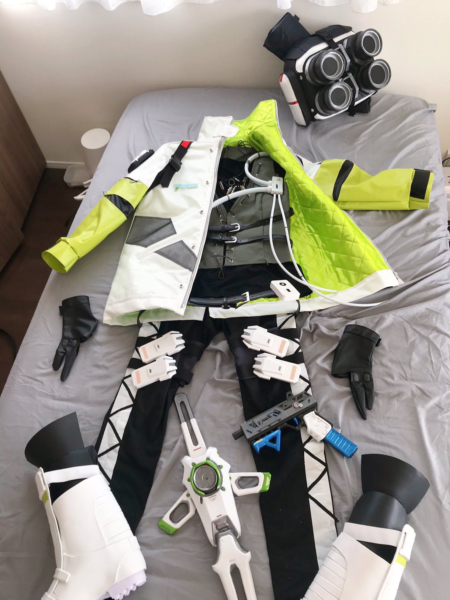 APEX　フェニックスキット　実物大　コスプレ・ディスプレイ APEX フェニックスキット 実物大 コスプレ・ディスプレイ - メルカリ