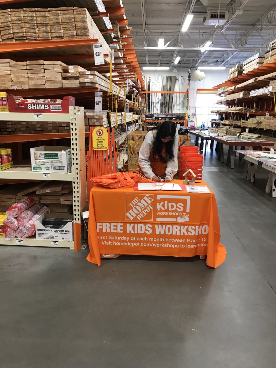 CathyShoemake18's tweet photo. Shout out to an Awesome set up team for getting us ready for our first Kids Workshop this morning. @RJleslie2⁩ ⁦@belford_melissa⁩ ⁦⁦@CaseyThd⁩ ⁦@ClanMcLeod92⁩ https://t.co/ei2q0g9fnv
