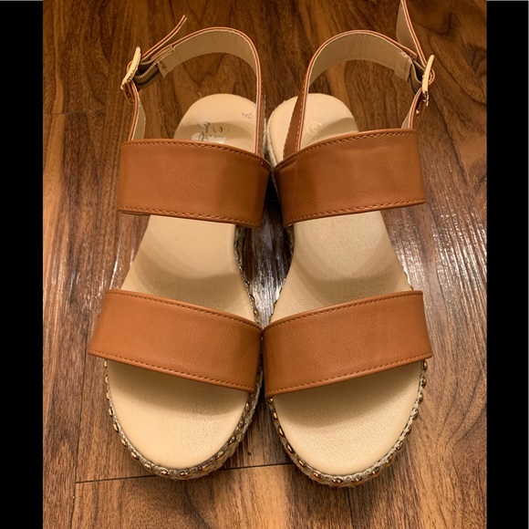 Theatstylez's tweet photo. So good I had to share! Check out all the items I'm loving on @Poshmarkapp #poshmark #fashion #style #shopmycloset #oliviajoy #marcbymarcjacobs #xhilaration: https://t.co/F2xhFZKNkM https://t.co/05qd5PuwSW