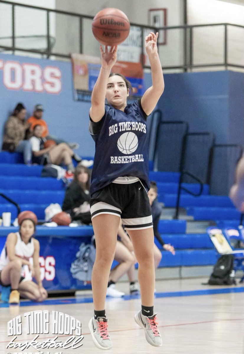 La Cueva HS senior shooting guard <a href="/ninaromero_3/">Carolina Romero</a> turned heads last weekend with her shooting ability. She drained 15 3’s to win the 3-Point competition on Friday night, &amp; she averaged 10.0 ppg with eight 3-Pointers on Saturday. Great job Nina! #sniper #BTHshowcase  📸 <a href="/richchavez/">Rich Chavez</a>