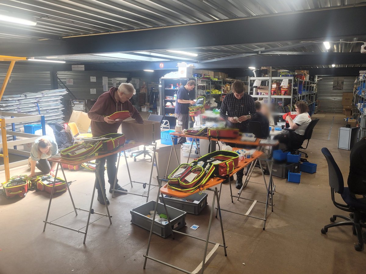 NHTPlus's tweet photo. Vandaag de EHBO tassen uptodate gemaakt van de set van Midden #NHTPlus #RodeKruis #logistiek #goedbezig https://t.co/mmjszHfKmo