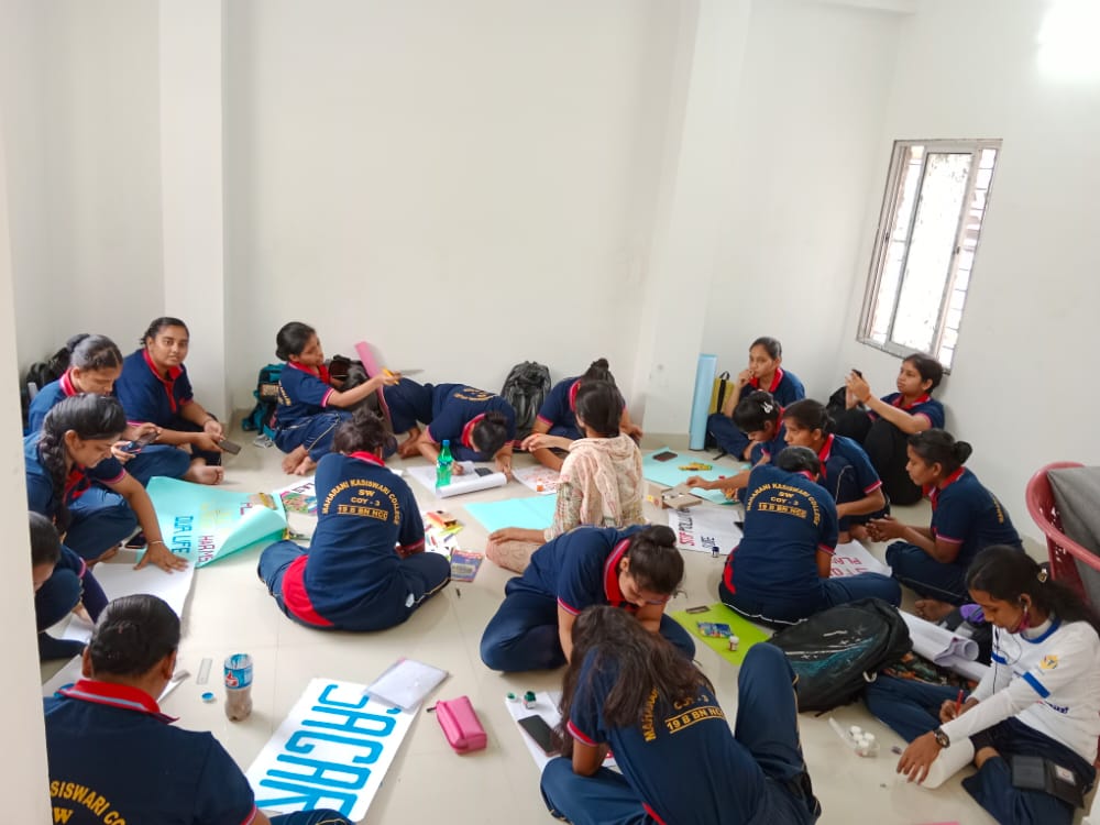 MkcNcc's tweet photo. "PUNEET SAGAR ABHIYAN" related works by NCC unit of MKC (SW/Coy-3) on 02/04/2022.
# Making placards by cadets.
# Making craft use of waste material @HQ_DG_NCC @nccwbskm https://t.co/DJeT84RA7M