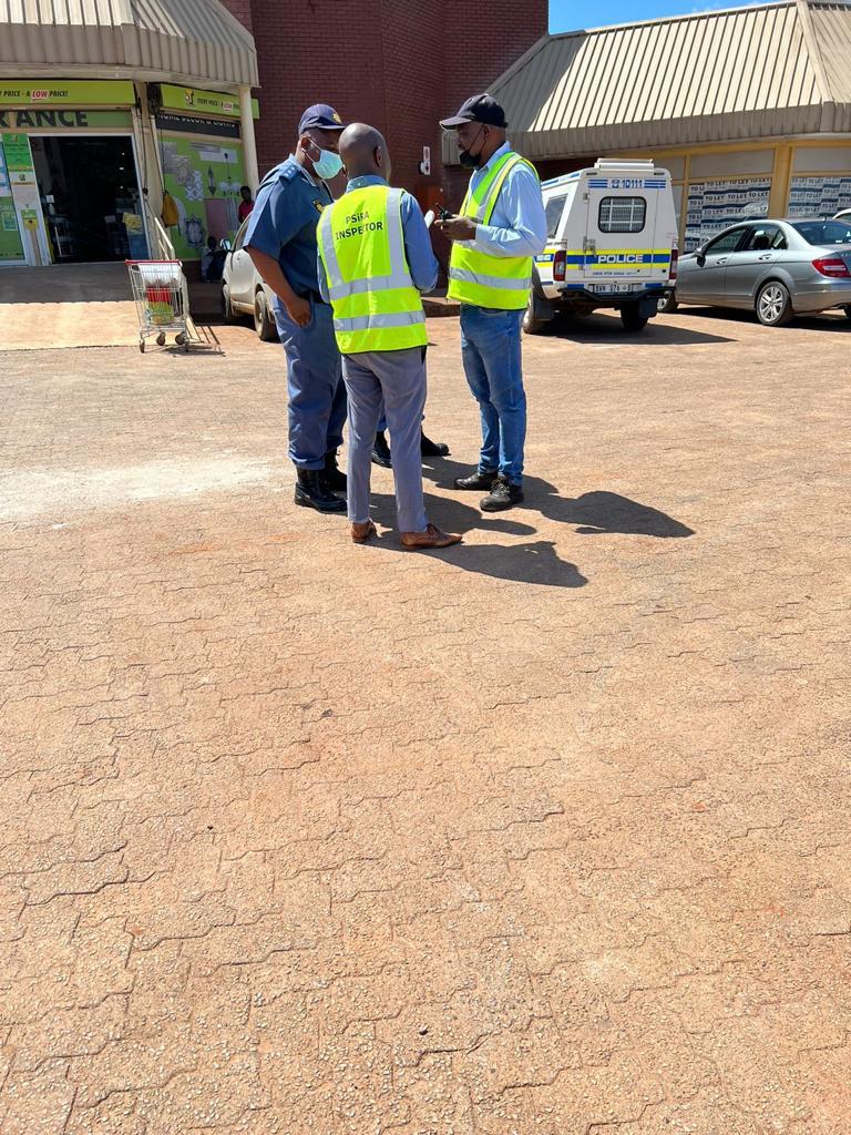 PSiRALive's tweet photo. As much as the online system has everyones attention. Its still business as usual for Law Enforcement.Operation was conducted in Limpopo with 12 arrests in total.
- 1 Company Director arrested 
-11 SO's arrested
Criminal cases opened against 2 SSP's for deploying unregistered SO https://t.co/A4lfwE8Zkq