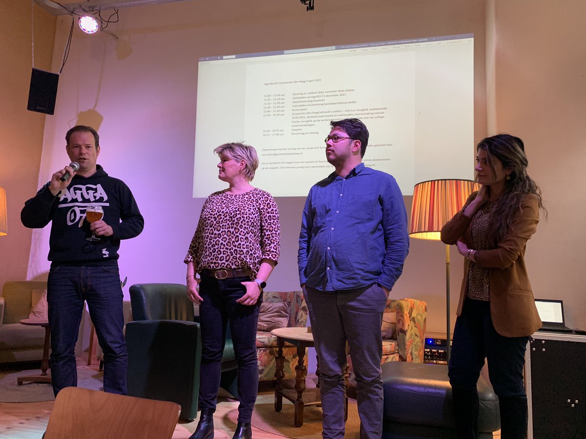 Goed bezochte én gezellige ledenvergadering van <a href="/GroenLinksDH/">GroenLinks Den Haag</a> in <a href="/UtopieNL/">Grand Café Utopie</a>, waar oa de nieuwe raadsleden zich voorstellen.  dan moet de borrel nog beginnen…