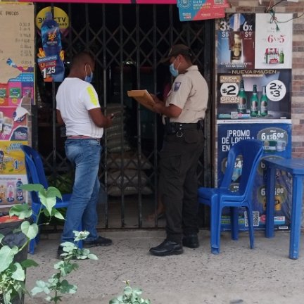 PoliciaEcuador's tweet photo. SOCIALIZAMOS 👇

▶️#BotónDeSeguridad
▶️#LocalSeguro

Acciones preventivas comunitarias, con la finalidad de evitar hechos delictivos, en #Esmeraldas.

#OrdenYSeguridad
#PlanRescateEcuador https://t.co/zexYpae8o0