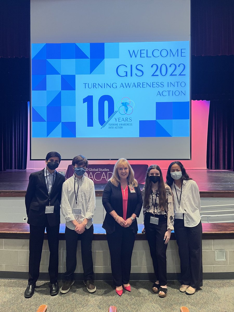 Starting my day at Travis HS for the Global Issues Summit. Students in FBISD Global Studies Academy have organized the entire morning filled with speakers, breakouts centered on learning about global issues and working to solve problems through courage and compromise. Proud Supt!