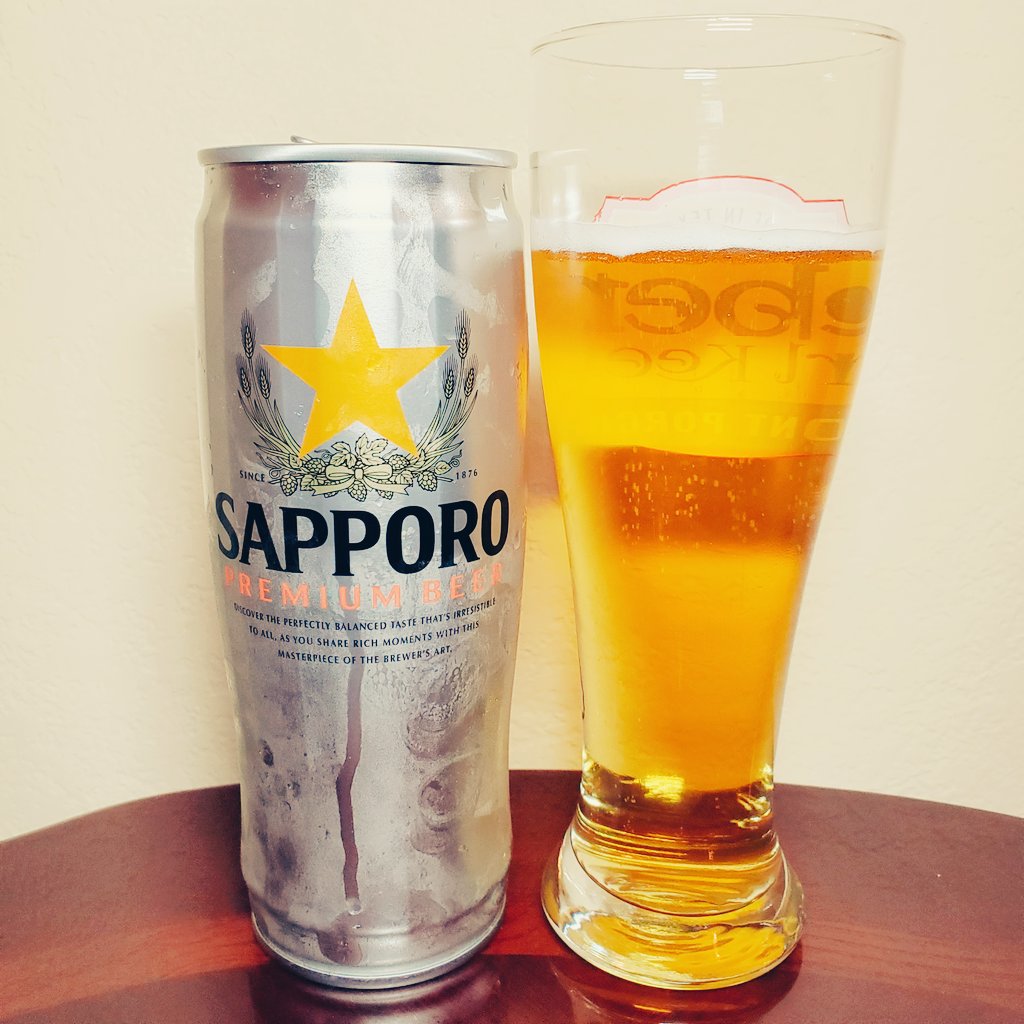 CraftBeerLove10's tweet photo. Last night, I had @SapporoBeer Premium Beer. An average Lager in the size of 2 bottles and 4.9% ABV. Sadly can't say this is craft beer since it's from Japan. #Beer #Sapporo #Japanese #Lager https://t.co/HH1m5UAAoP