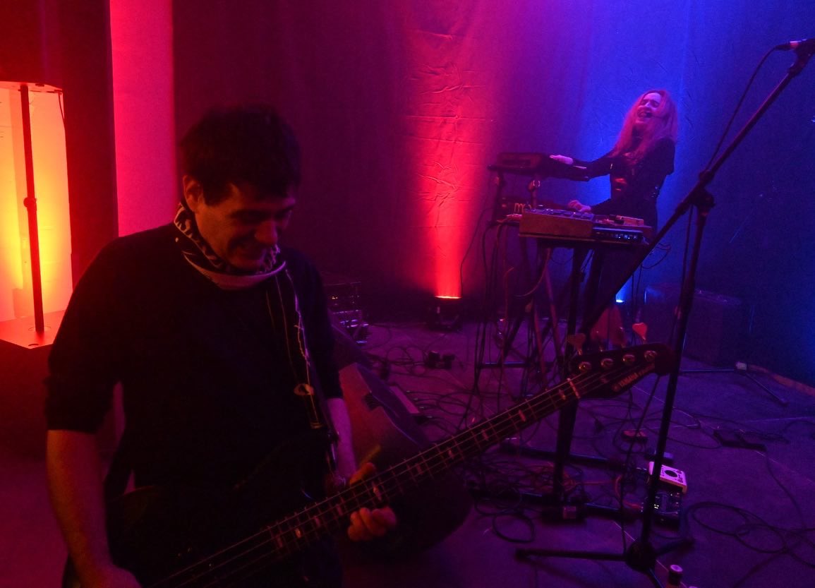kommaesslingen's tweet photo. Gestern Abend mit @mueran_humanos im Komma - vielen Dank! Nächsten Freitag, 8.4. geht es weiter mit dem Konzert von Hildegard von Binge Drinking &amp; Das Kinn. Nicht verpassen! https://t.co/nokM8shsGw